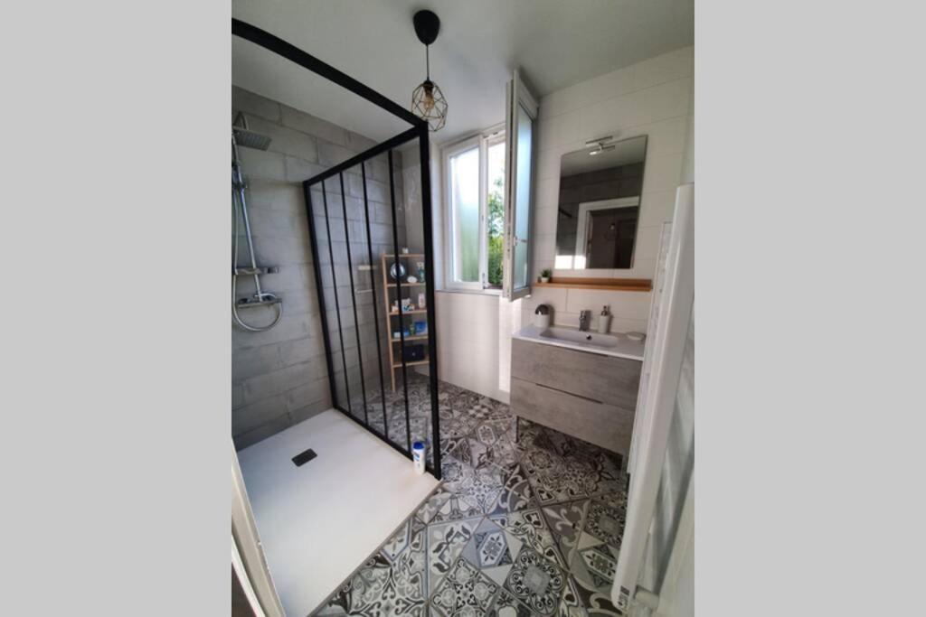 Appartement Spacieux, Wifi ,Cafe A Volonte Blaye-Les-Mines Ngoại thất bức ảnh