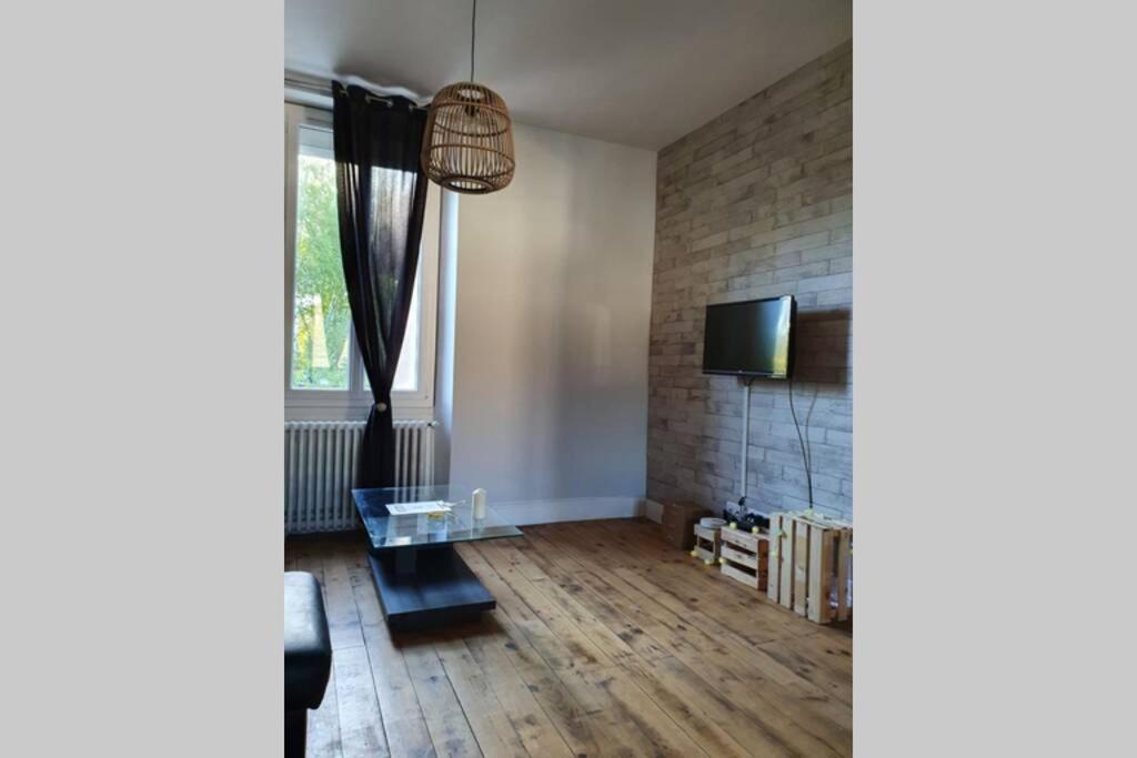 Appartement Spacieux, Wifi ,Cafe A Volonte Blaye-Les-Mines Ngoại thất bức ảnh